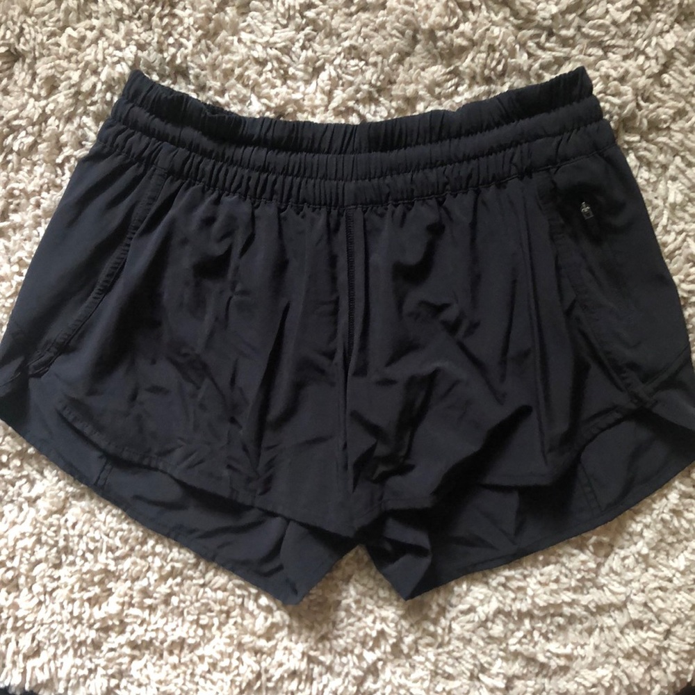 Lululemon tracker shorts 4”